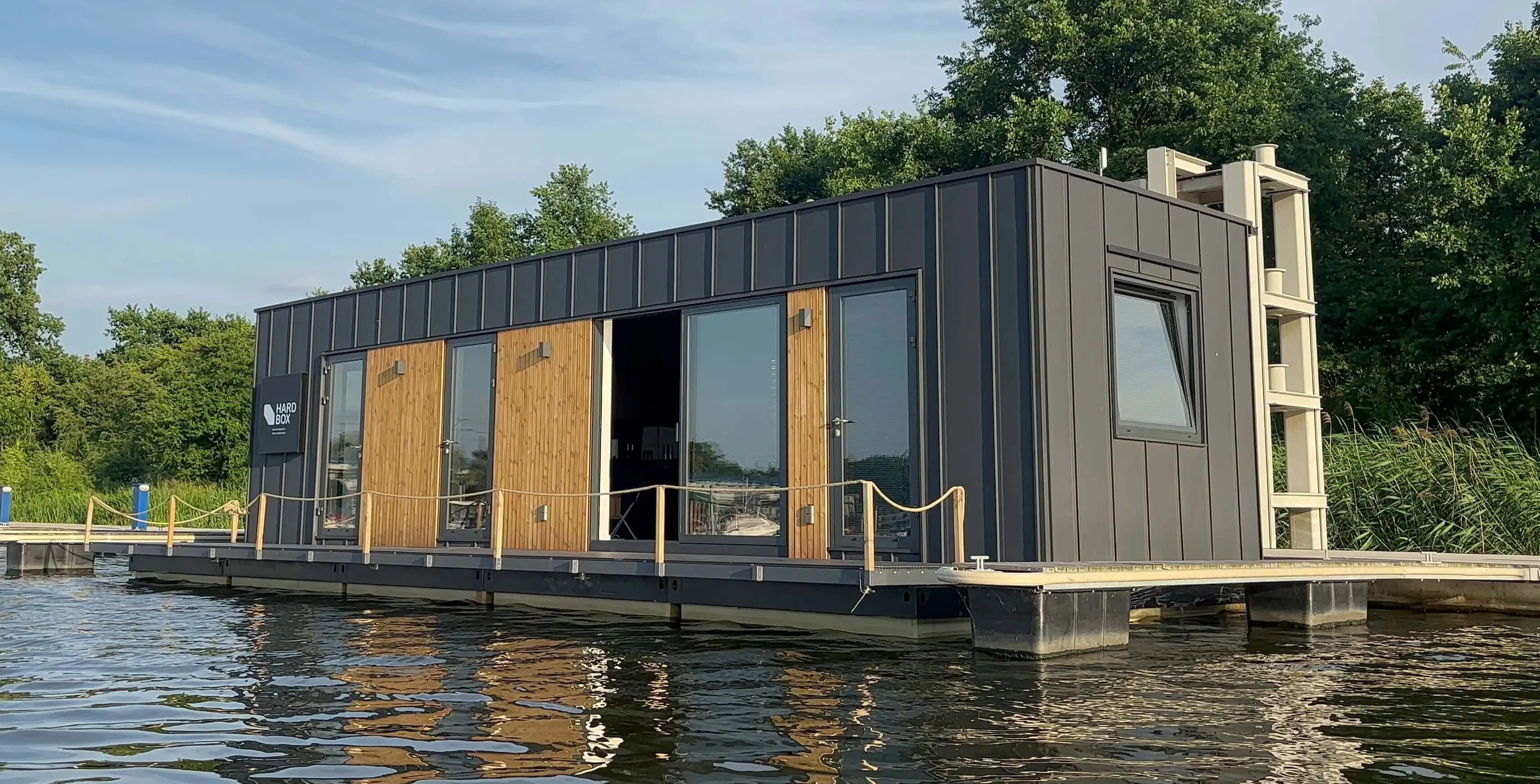 Presented house model: Houseboat.