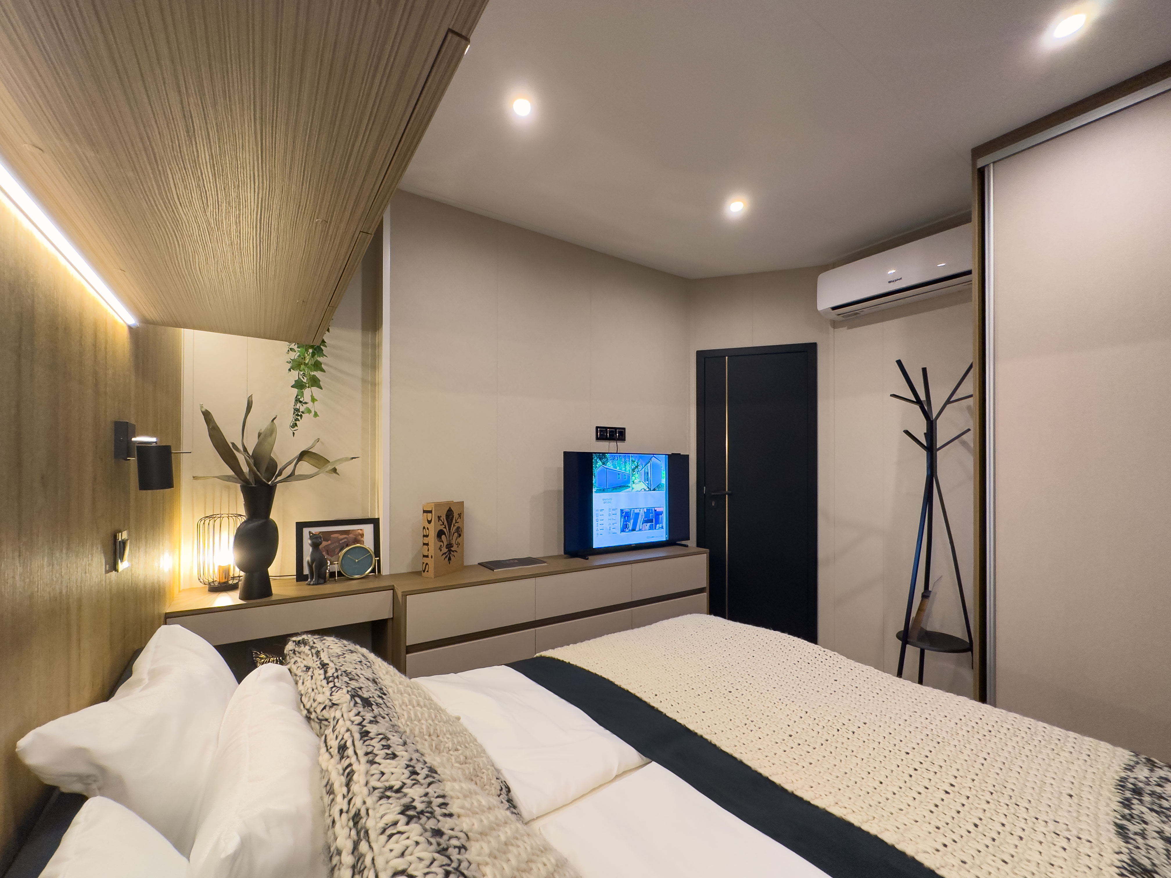 Modular, prefabricated, container house or land plot for sale. Photo 8.
