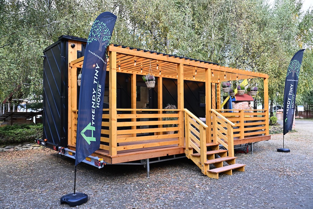 Modular, prefabricated, container house or land plot for sale. Photo 1.